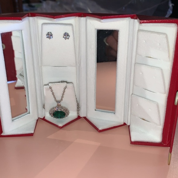 Jewelry Set with Box - Picture 3 of 4